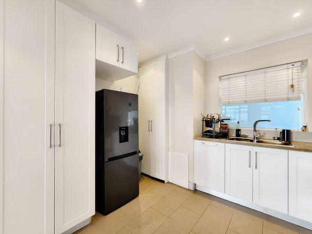 To Let 2 Bedroom Property for Rent in Sea Point Western Cape
